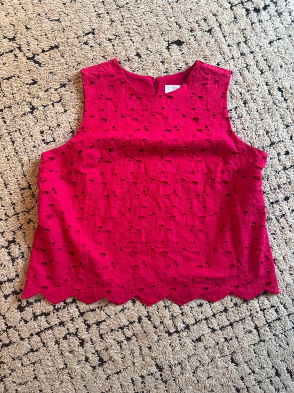 Eyelet shell top